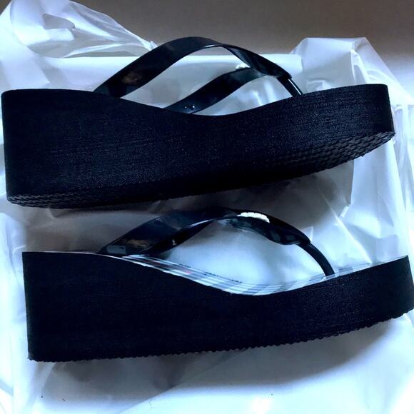 Betsty Johnson Cute Sandals. 8-8.5 - Picture 3 of 4